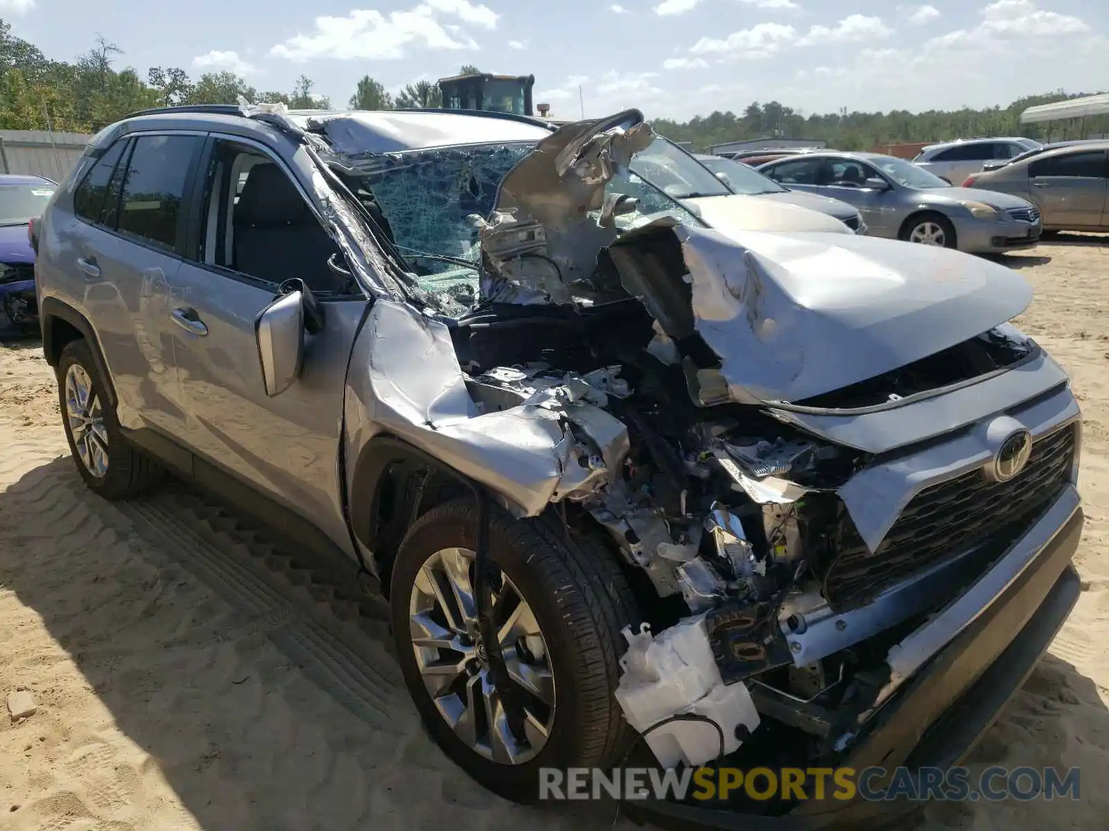 1 Photograph of a damaged car 2T3C1RFV8LC042113 TOYOTA RAV4 2020