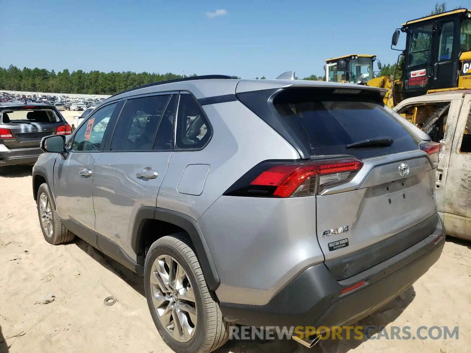 3 Photograph of a damaged car 2T3C1RFV8LC042113 TOYOTA RAV4 2020