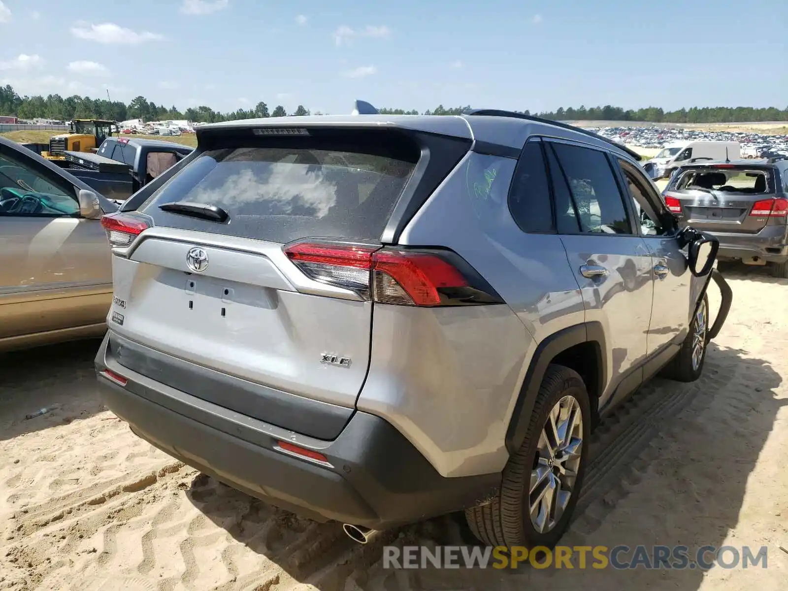 4 Photograph of a damaged car 2T3C1RFV8LC042113 TOYOTA RAV4 2020