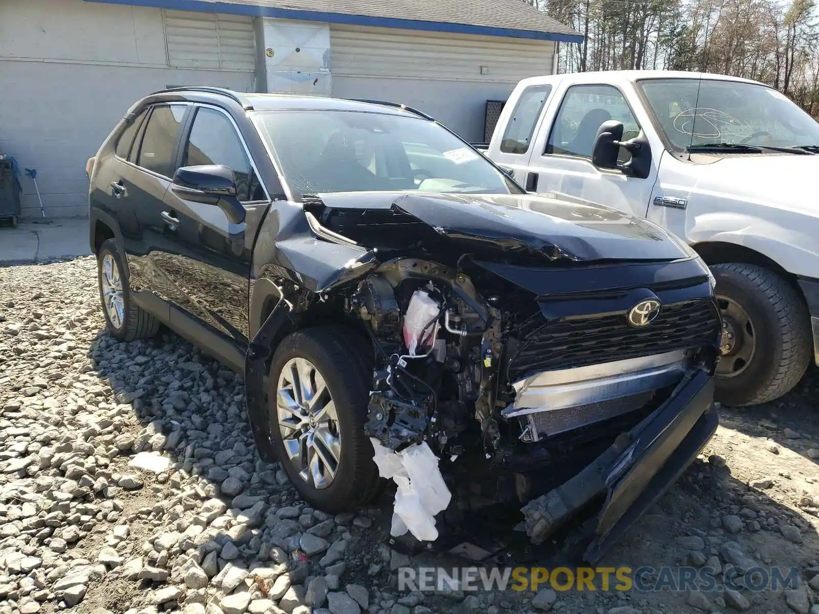 1 Photograph of a damaged car 2T3C1RFV8LC077363 TOYOTA RAV4 2020