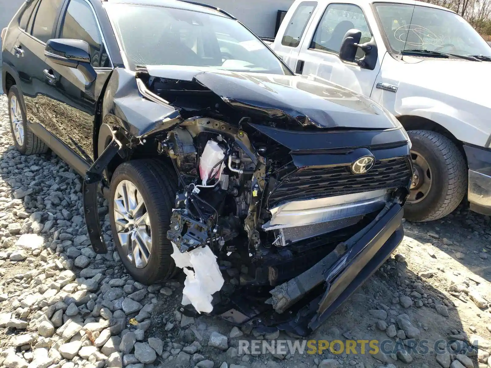 9 Photograph of a damaged car 2T3C1RFV8LC077363 TOYOTA RAV4 2020