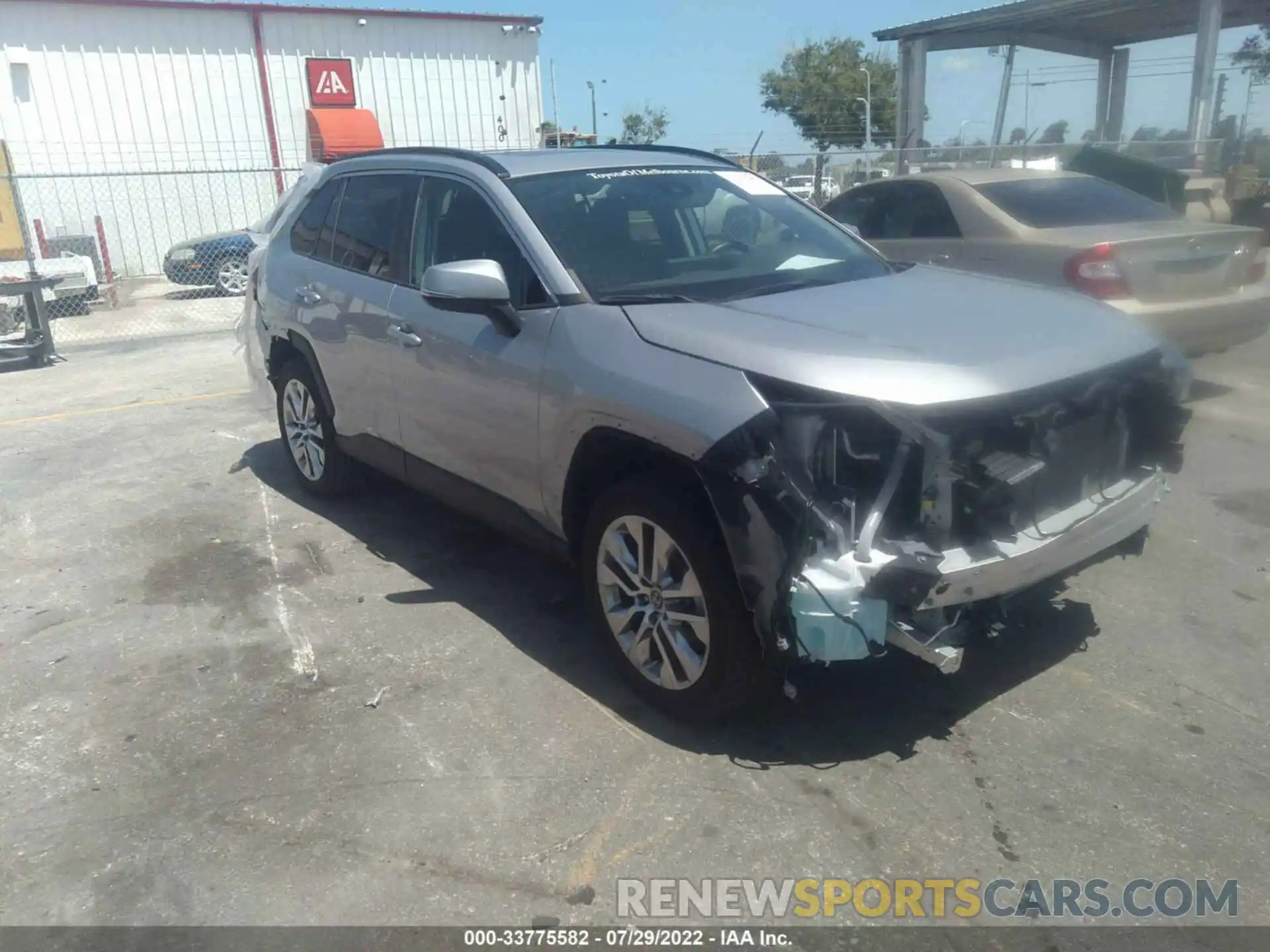 1 Photograph of a damaged car 2T3C1RFV8LC081428 TOYOTA RAV4 2020