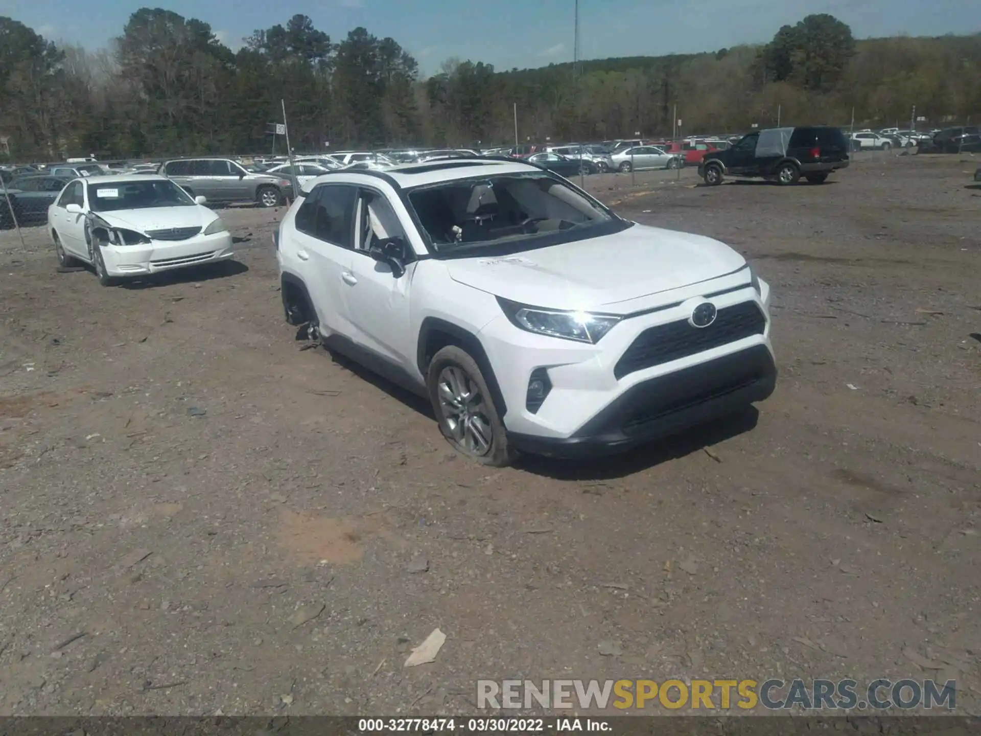 1 Photograph of a damaged car 2T3C1RFV8LC082630 TOYOTA RAV4 2020