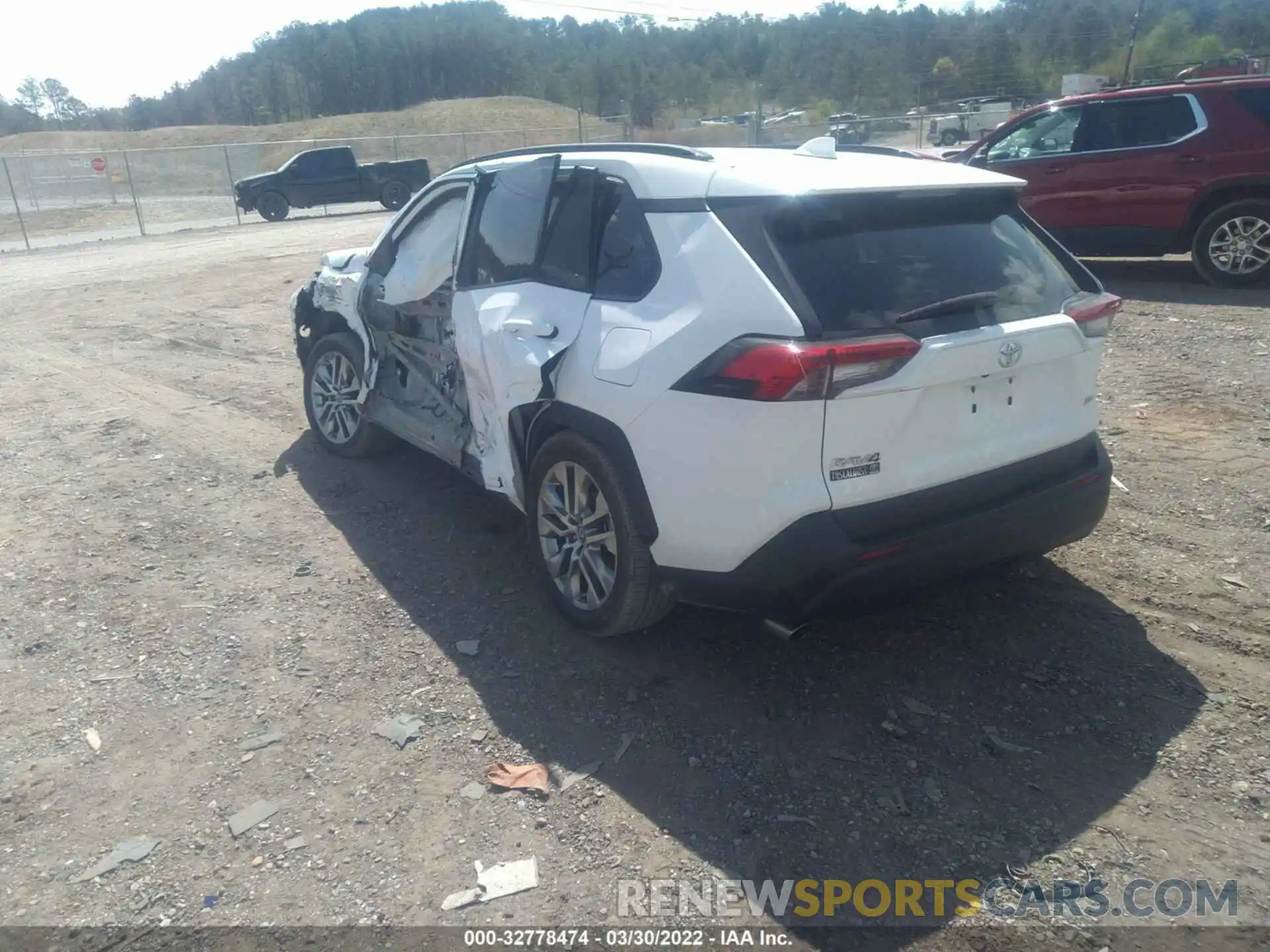 3 Photograph of a damaged car 2T3C1RFV8LC082630 TOYOTA RAV4 2020