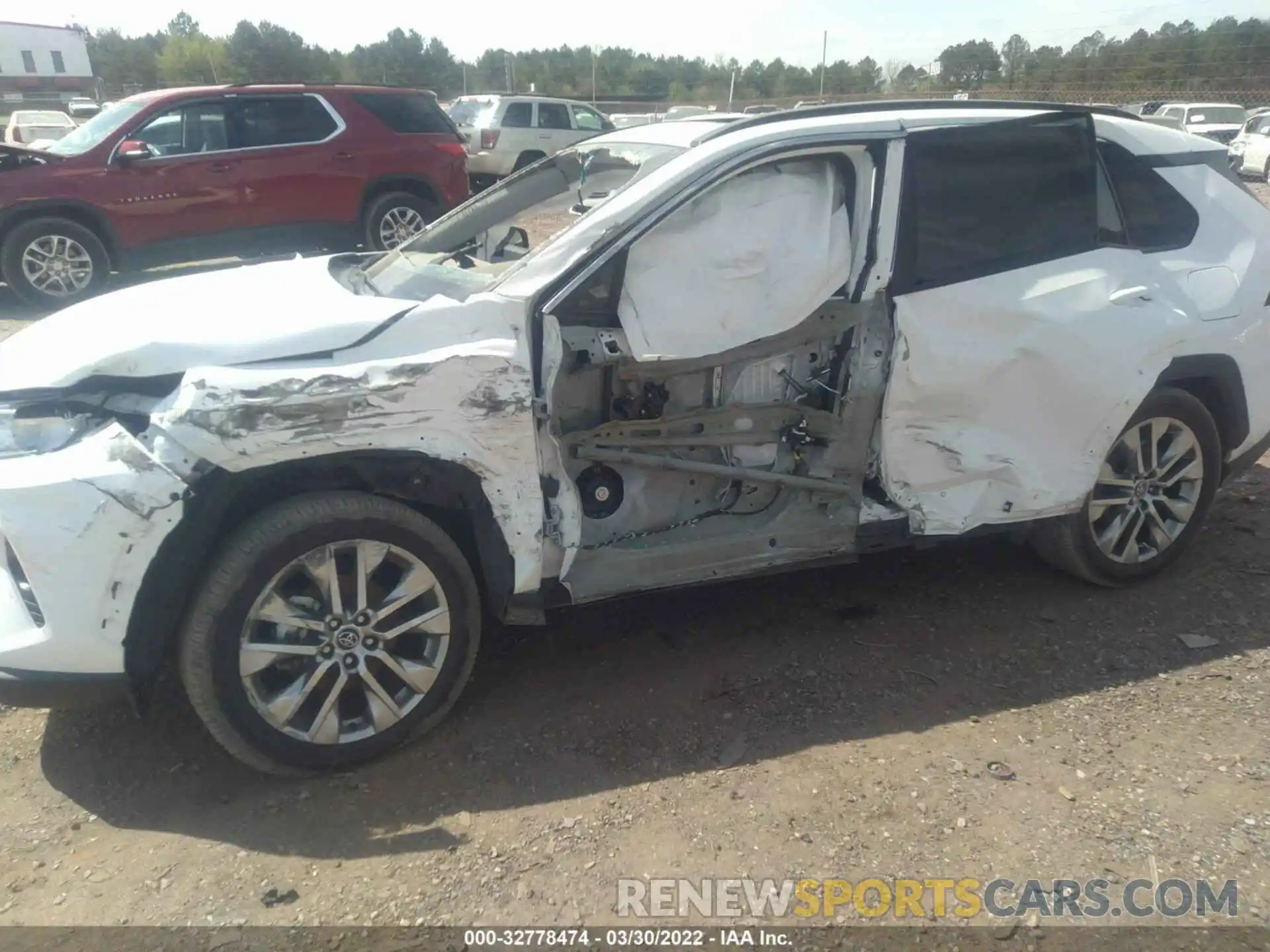 6 Photograph of a damaged car 2T3C1RFV8LC082630 TOYOTA RAV4 2020