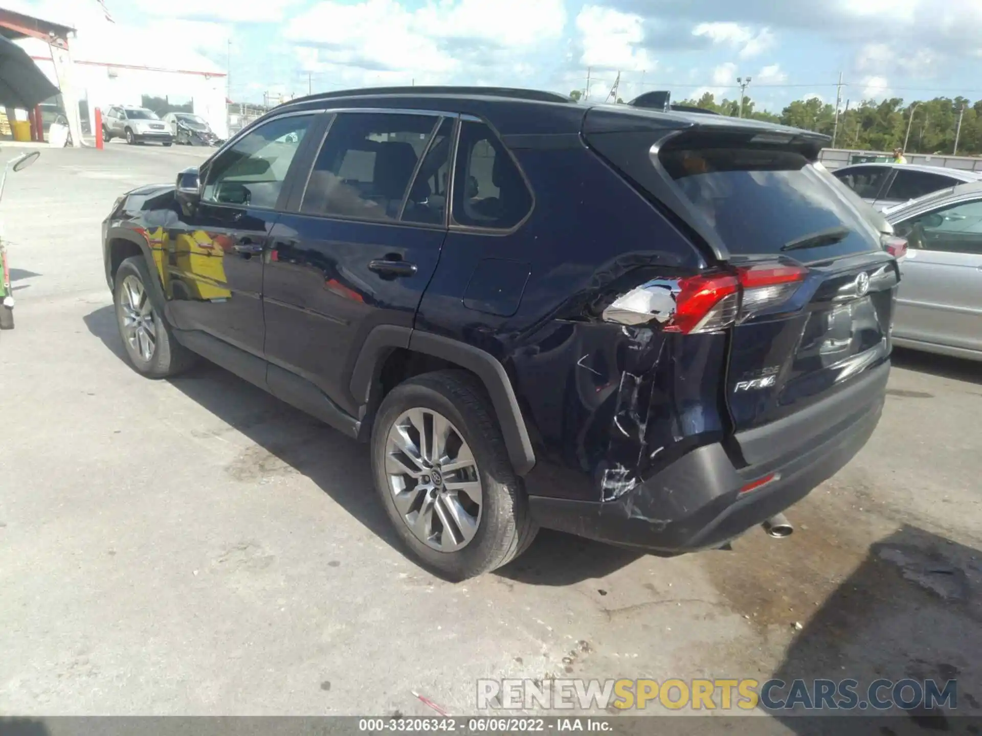 3 Photograph of a damaged car 2T3C1RFV8LW074011 TOYOTA RAV4 2020