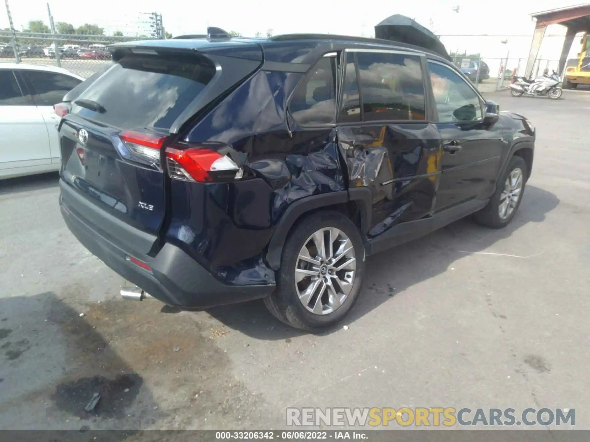 4 Photograph of a damaged car 2T3C1RFV8LW074011 TOYOTA RAV4 2020