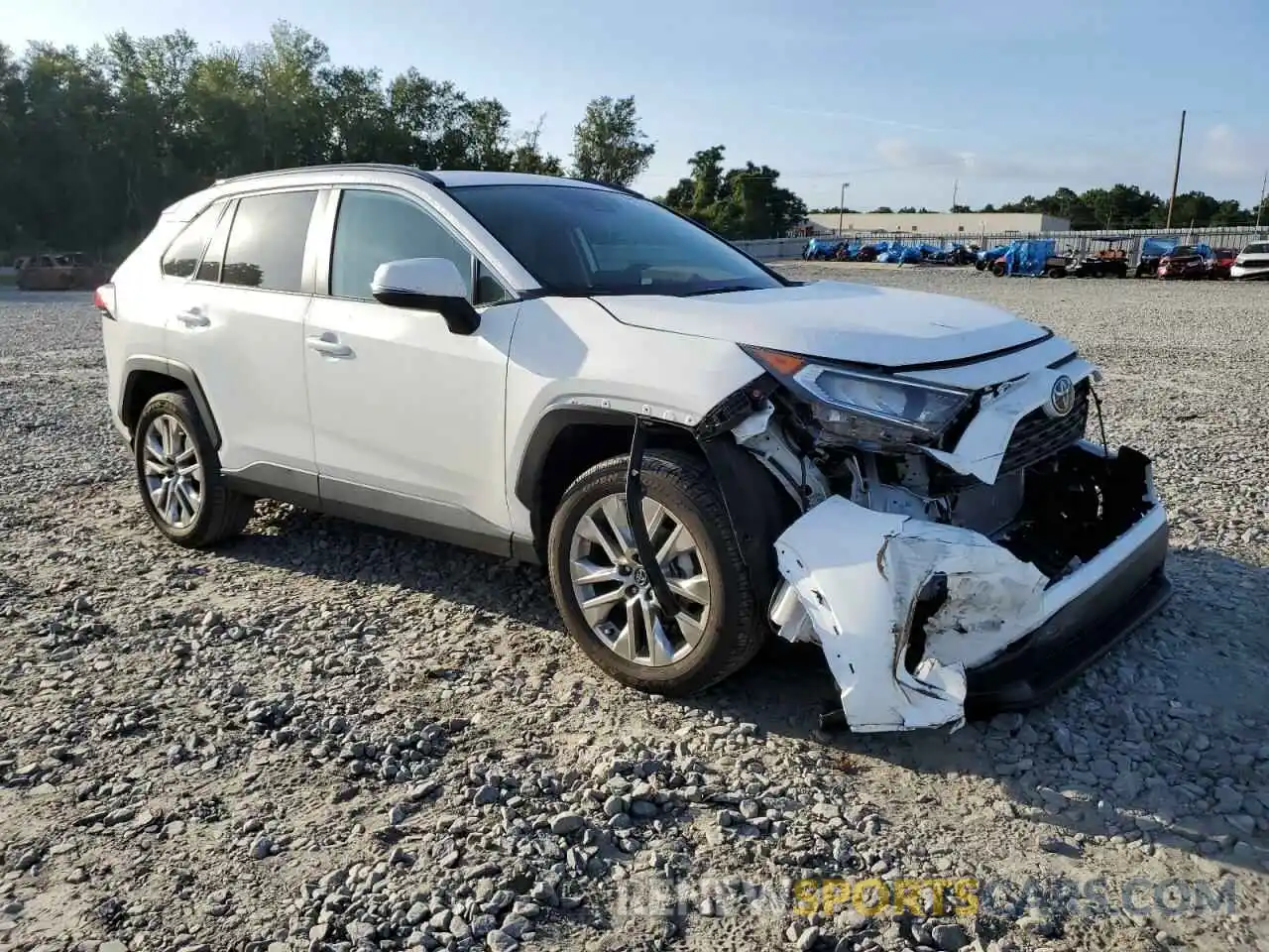 1 Photograph of a damaged car 2T3C1RFV8LW089432 TOYOTA RAV4 2020