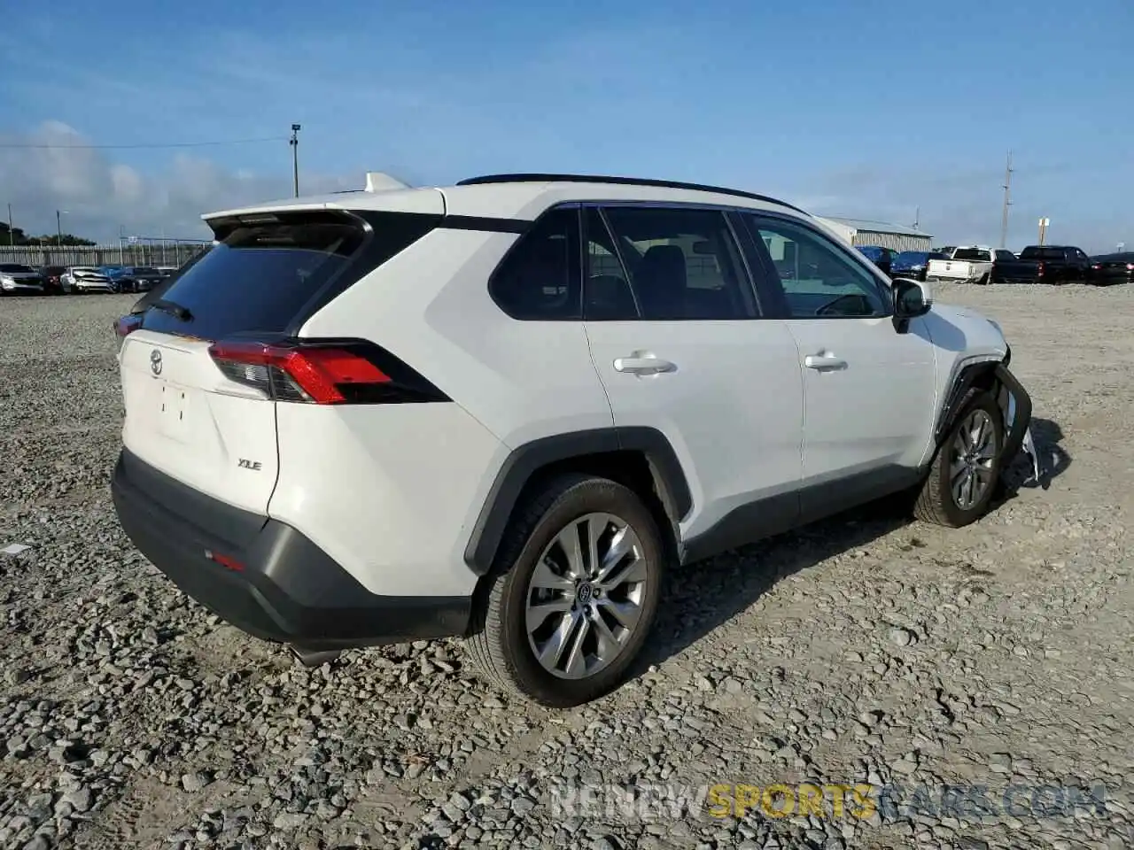 4 Photograph of a damaged car 2T3C1RFV8LW089432 TOYOTA RAV4 2020