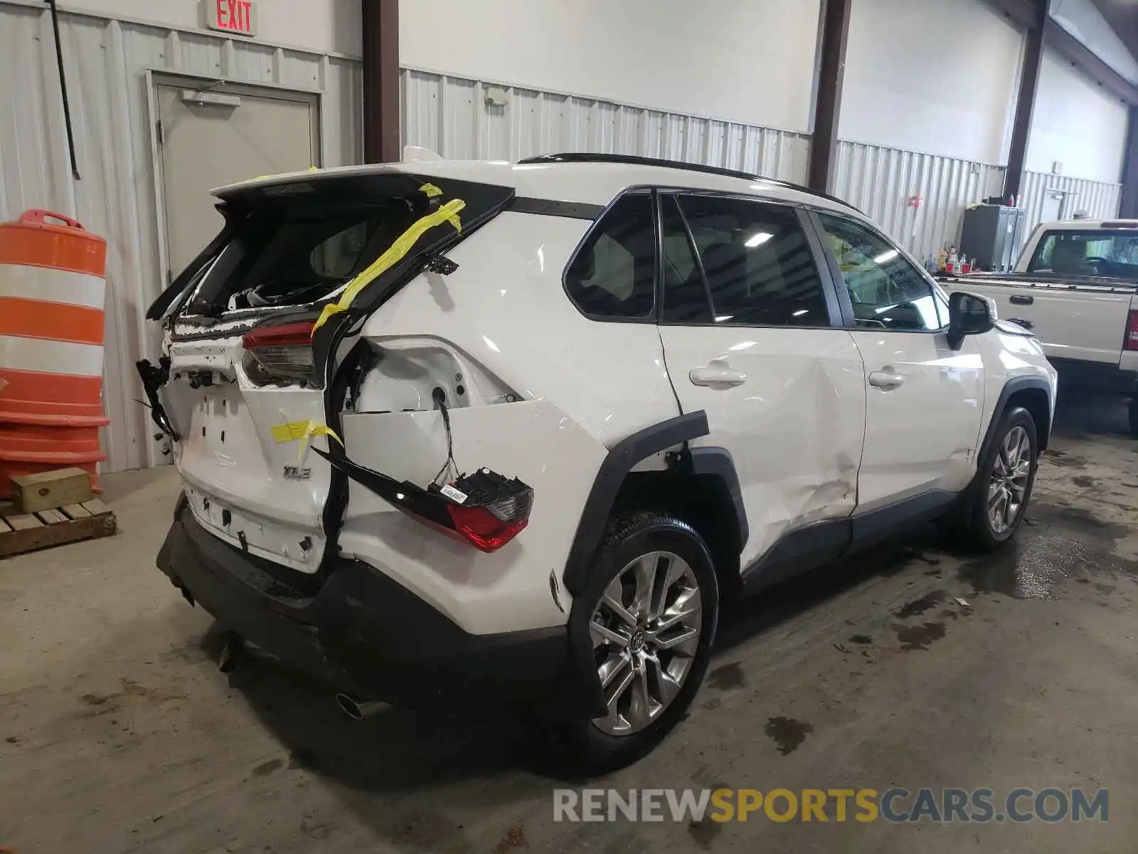 4 Photograph of a damaged car 2T3C1RFV8LW089575 TOYOTA RAV4 2020