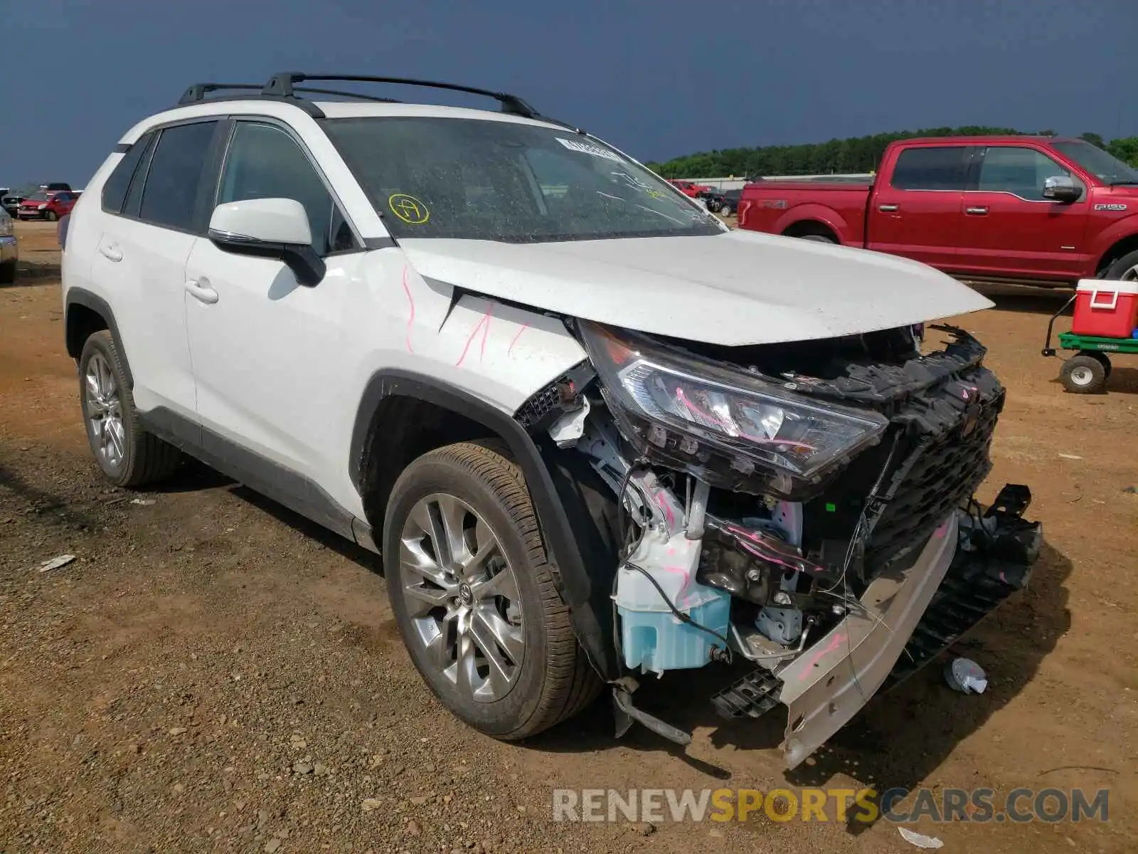 1 Photograph of a damaged car 2T3C1RFV8LW098891 TOYOTA RAV4 2020