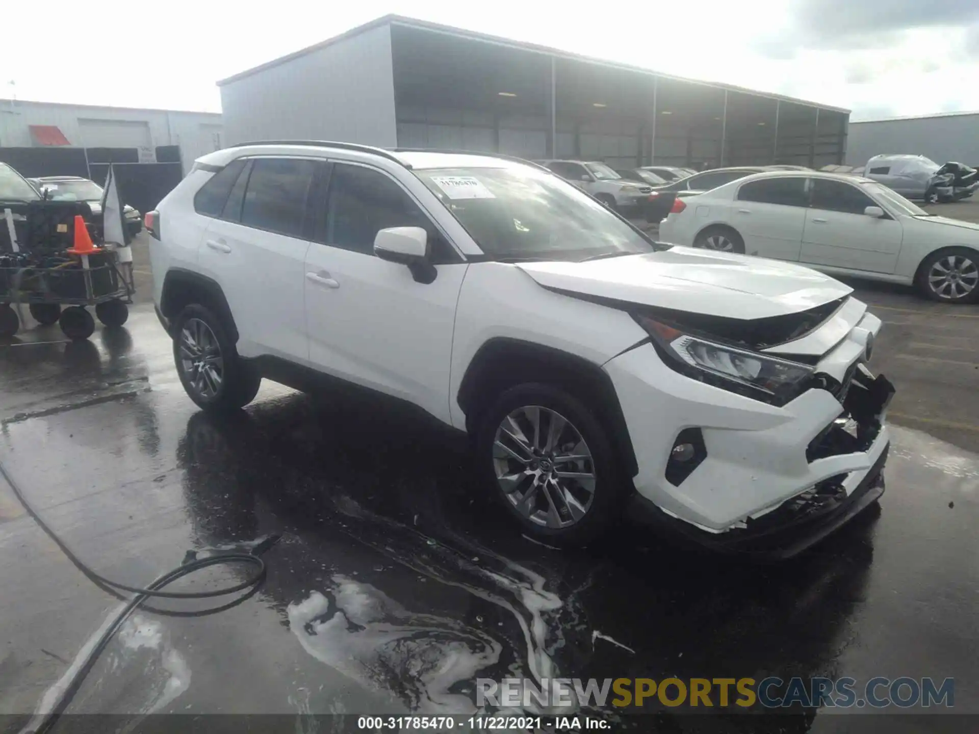 1 Photograph of a damaged car 2T3C1RFV9LW061414 TOYOTA RAV4 2020