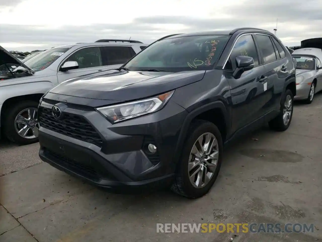 2 Photograph of a damaged car 2T3C1RFV9LW062594 TOYOTA RAV4 2020