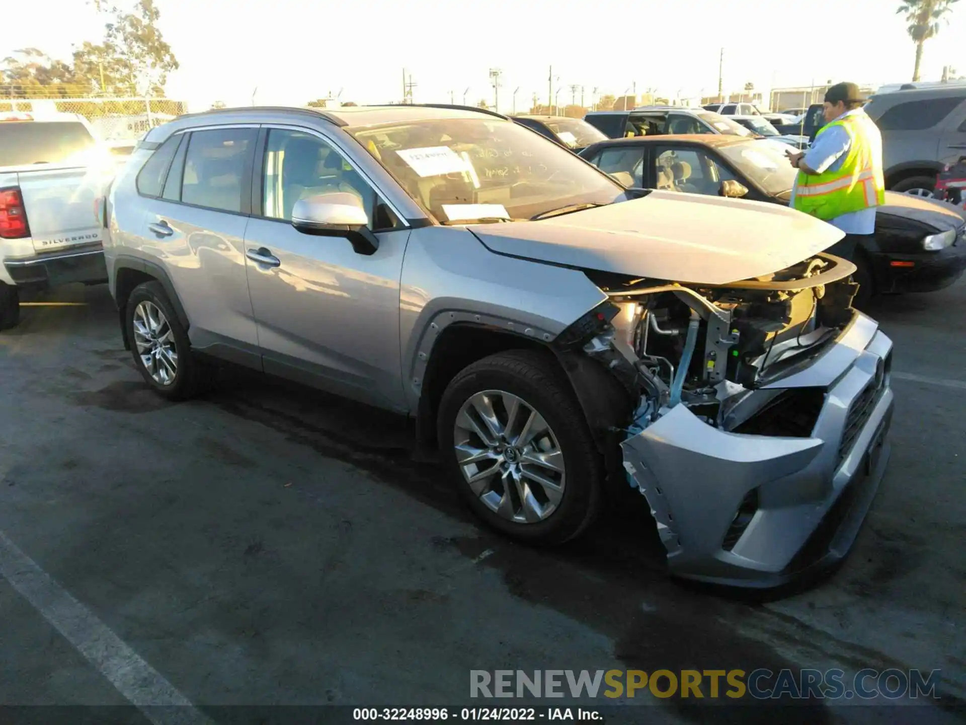 1 Photograph of a damaged car 2T3C1RFV9LW082361 TOYOTA RAV4 2020