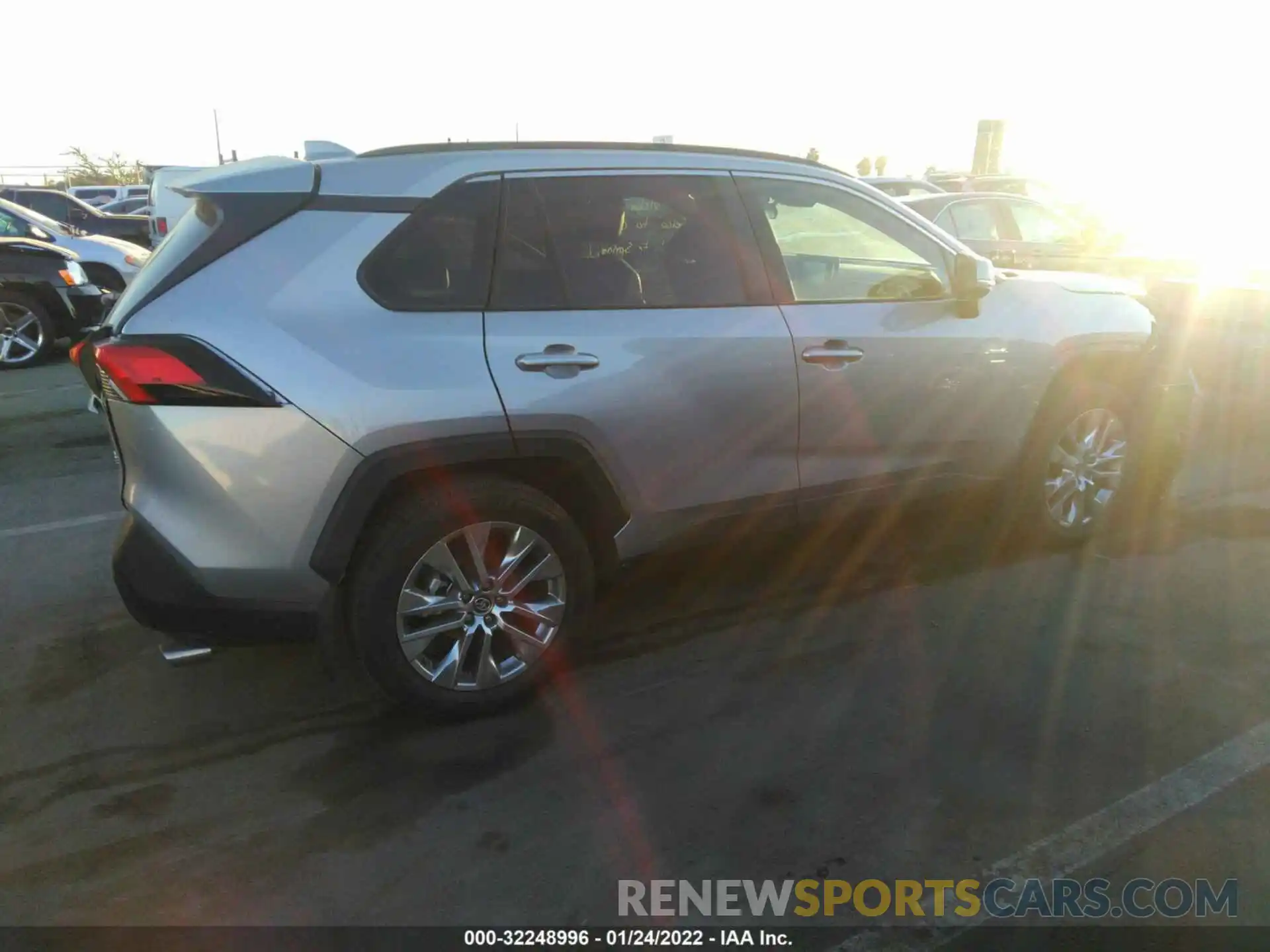 4 Photograph of a damaged car 2T3C1RFV9LW082361 TOYOTA RAV4 2020