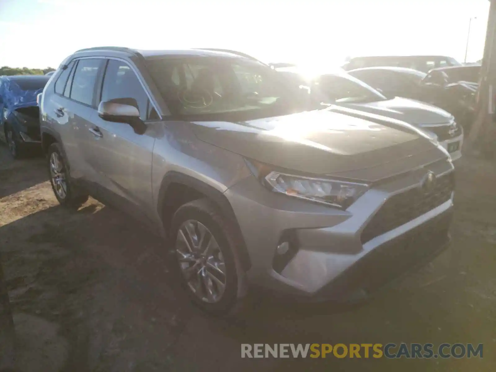 1 Фотография поврежденного автомобиля 2T3C1RFVXLC036393 TOYOTA RAV4 2020