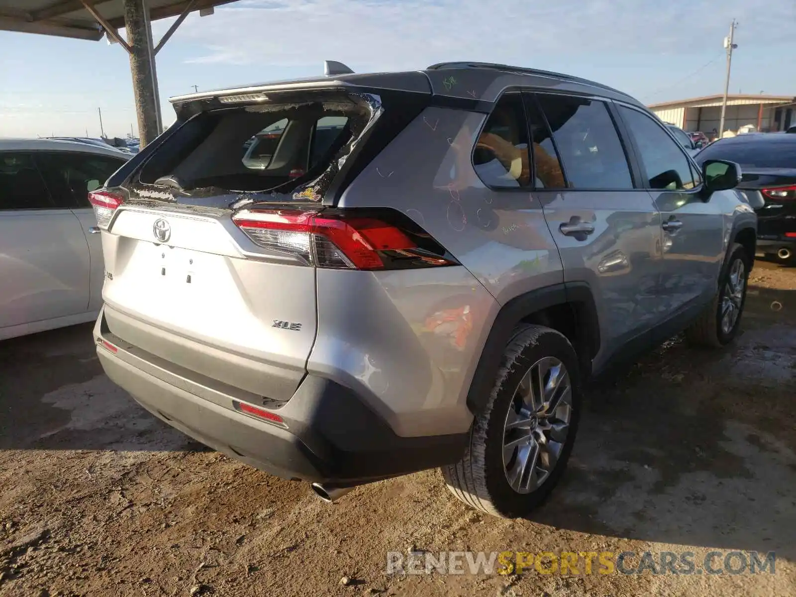 4 Photograph of a damaged car 2T3C1RFVXLC036393 TOYOTA RAV4 2020