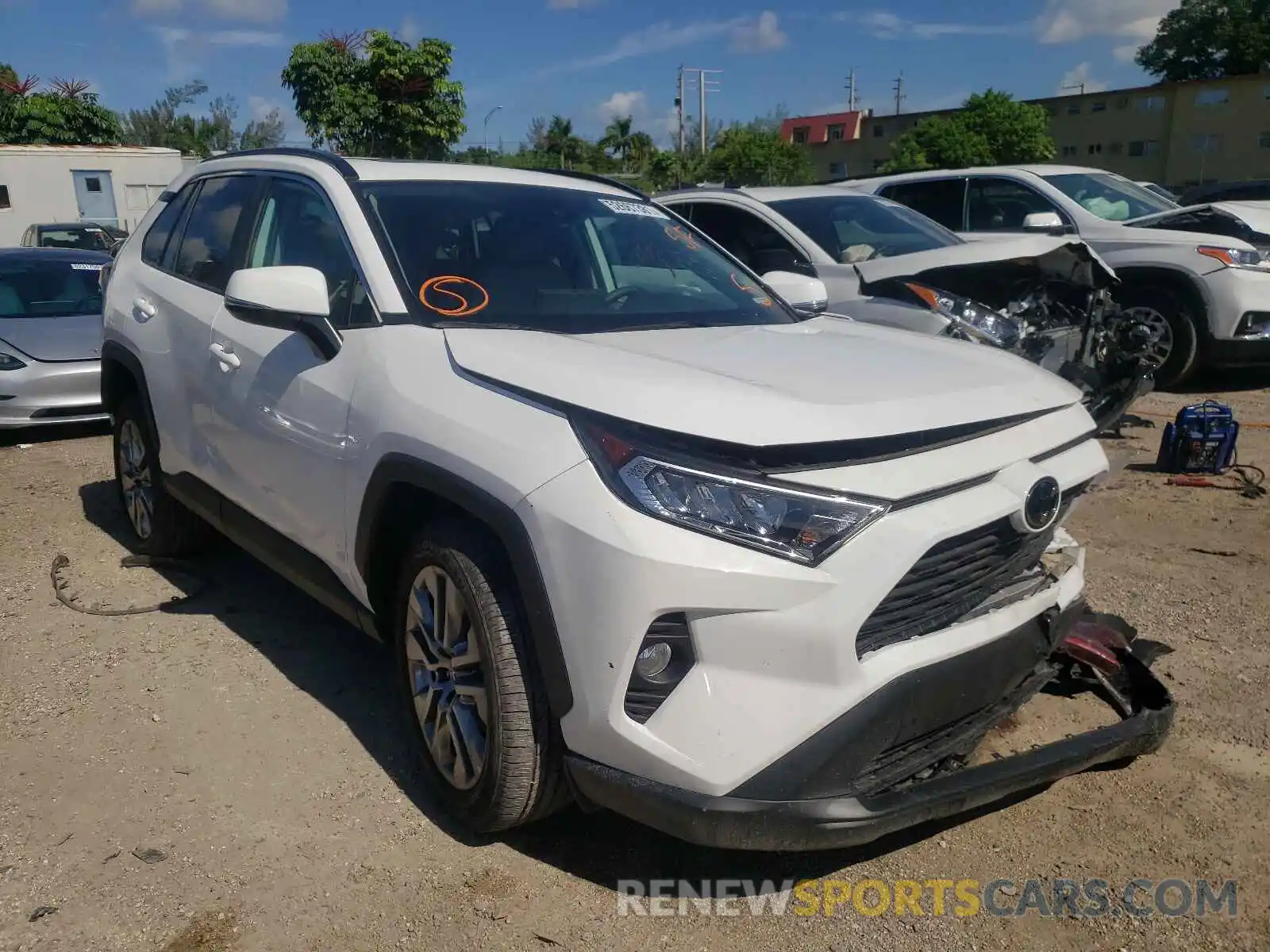 1 Photograph of a damaged car 2T3C1RFVXLC041982 TOYOTA RAV4 2020