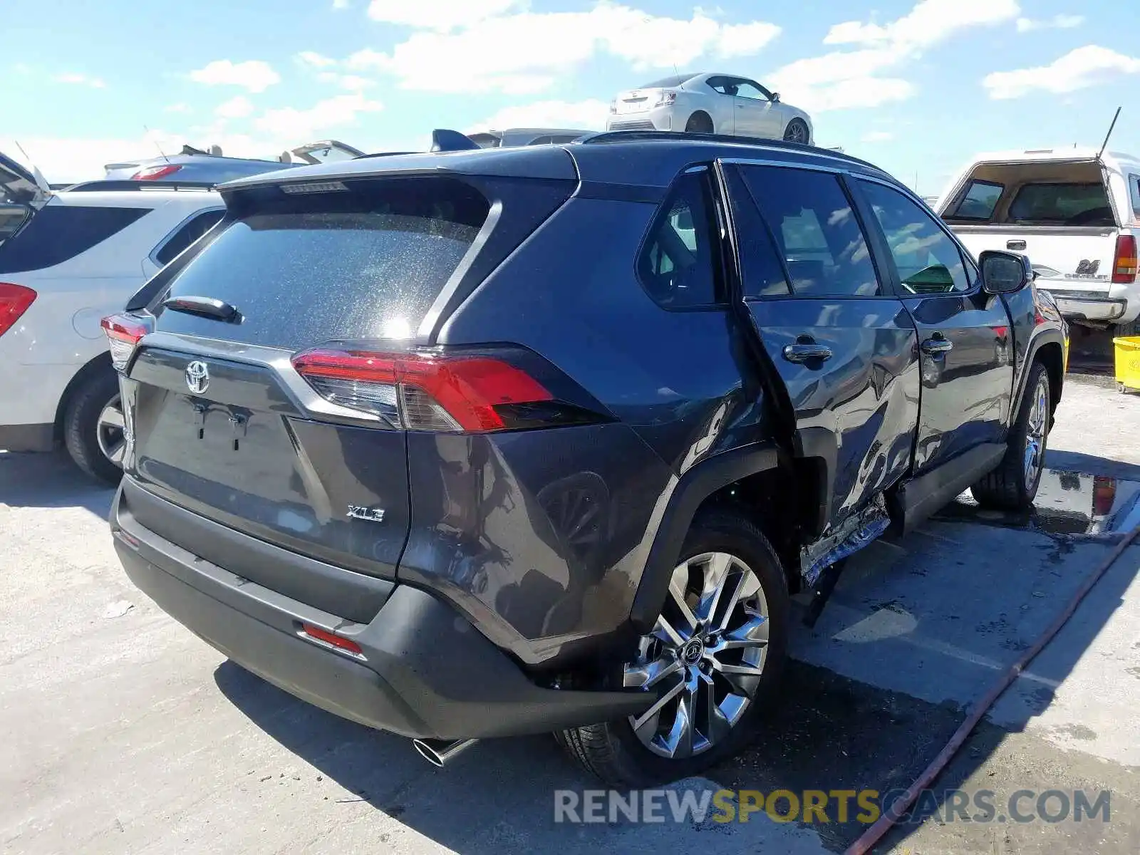 4 Photograph of a damaged car 2T3C1RFVXLC058412 TOYOTA RAV4 2020