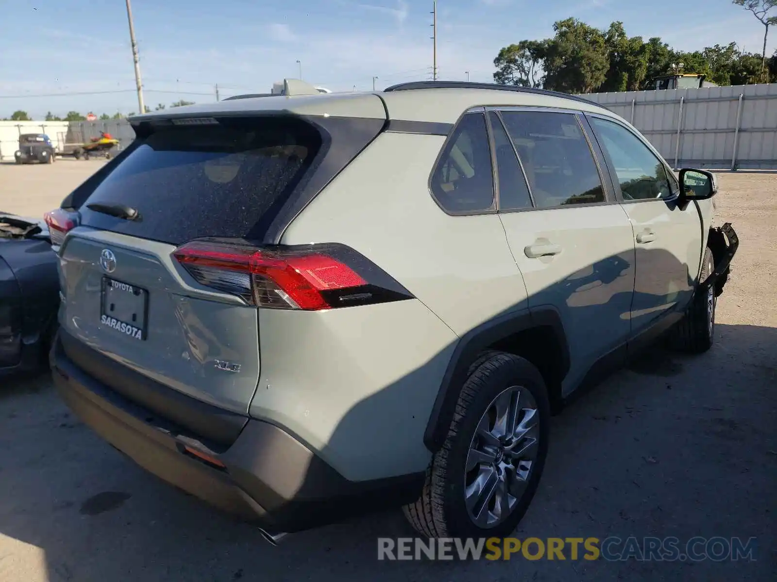 4 Photograph of a damaged car 2T3C1RFVXLC068891 TOYOTA RAV4 2020