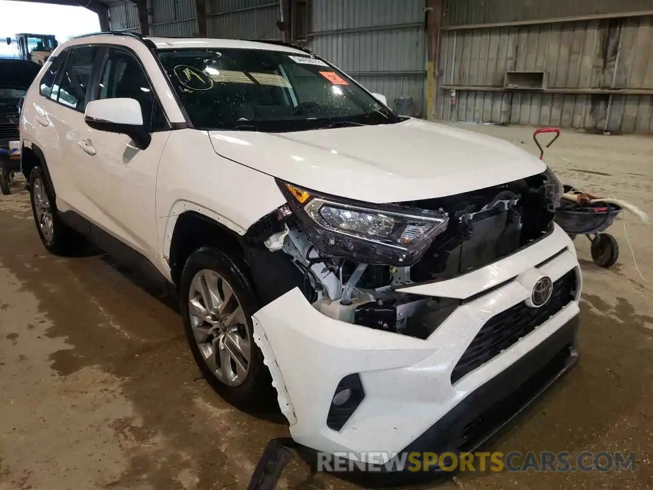 1 Photograph of a damaged car 2T3C1RFVXLW076486 TOYOTA RAV4 2020