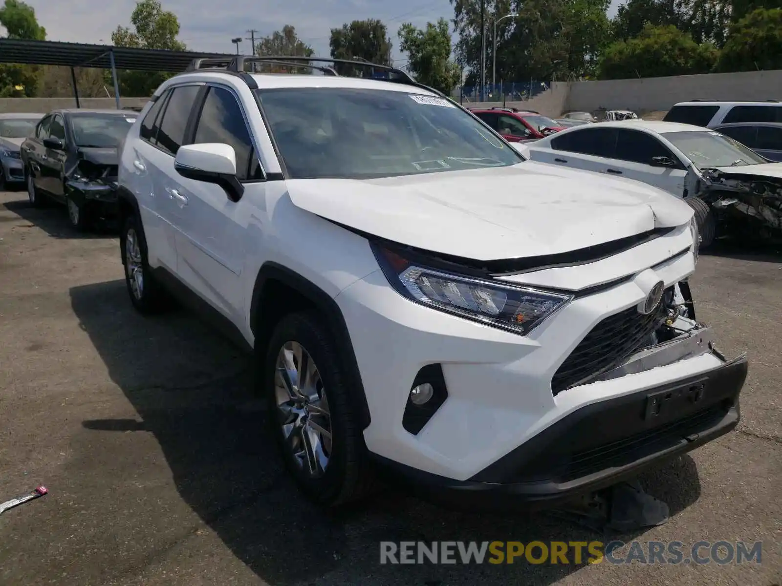 1 Photograph of a damaged car 2T3C1RFVXLW084040 TOYOTA RAV4 2020