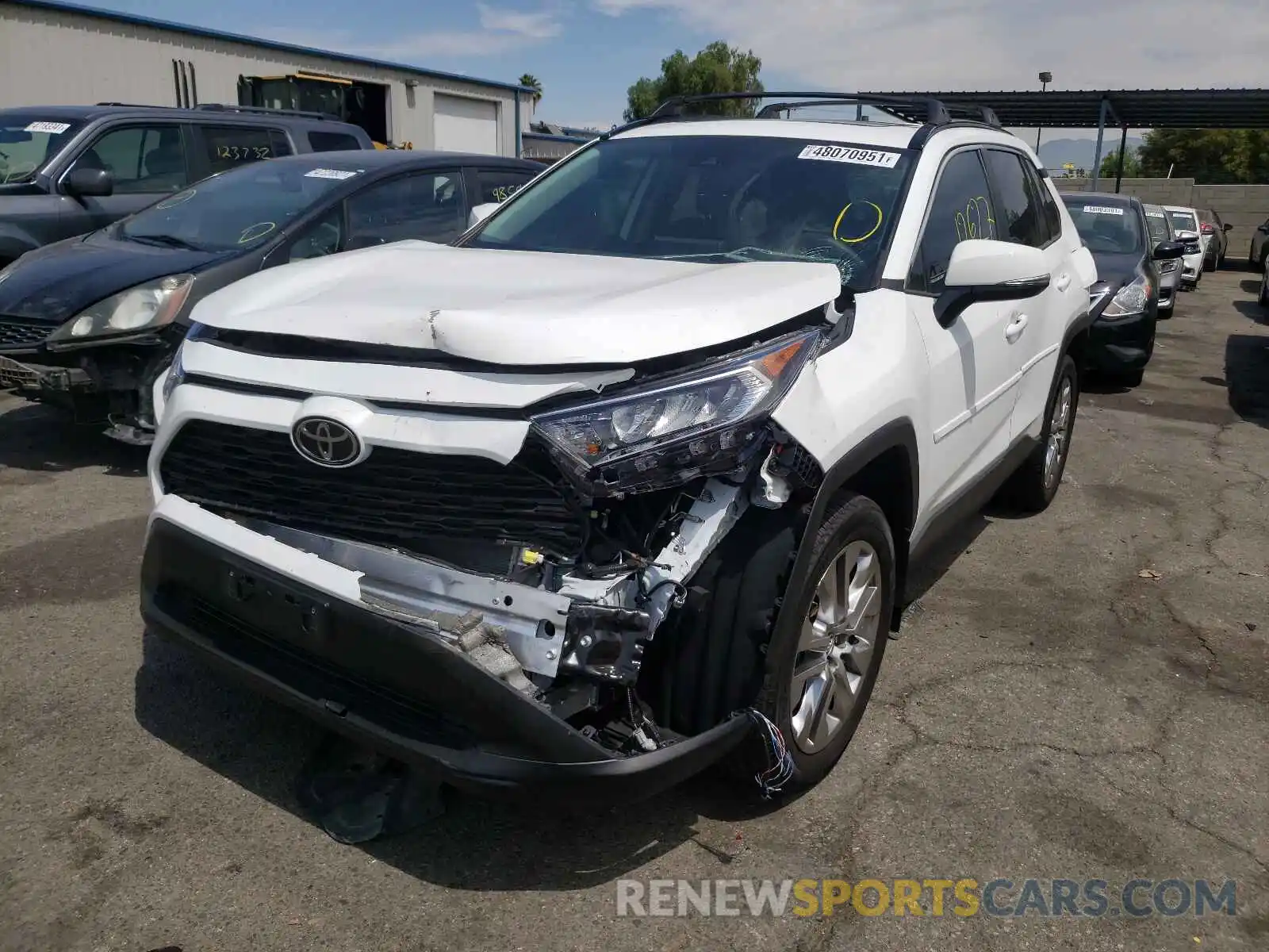 2 Photograph of a damaged car 2T3C1RFVXLW084040 TOYOTA RAV4 2020