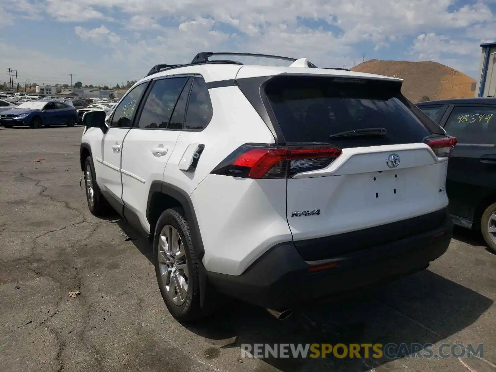 3 Photograph of a damaged car 2T3C1RFVXLW084040 TOYOTA RAV4 2020