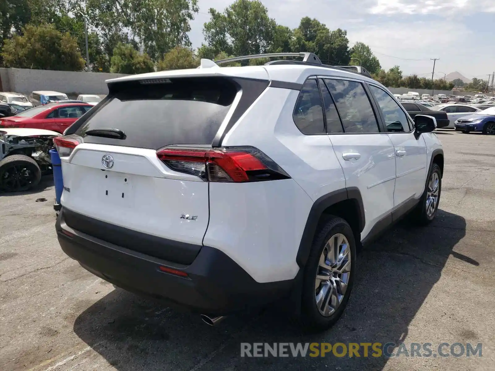 4 Photograph of a damaged car 2T3C1RFVXLW084040 TOYOTA RAV4 2020