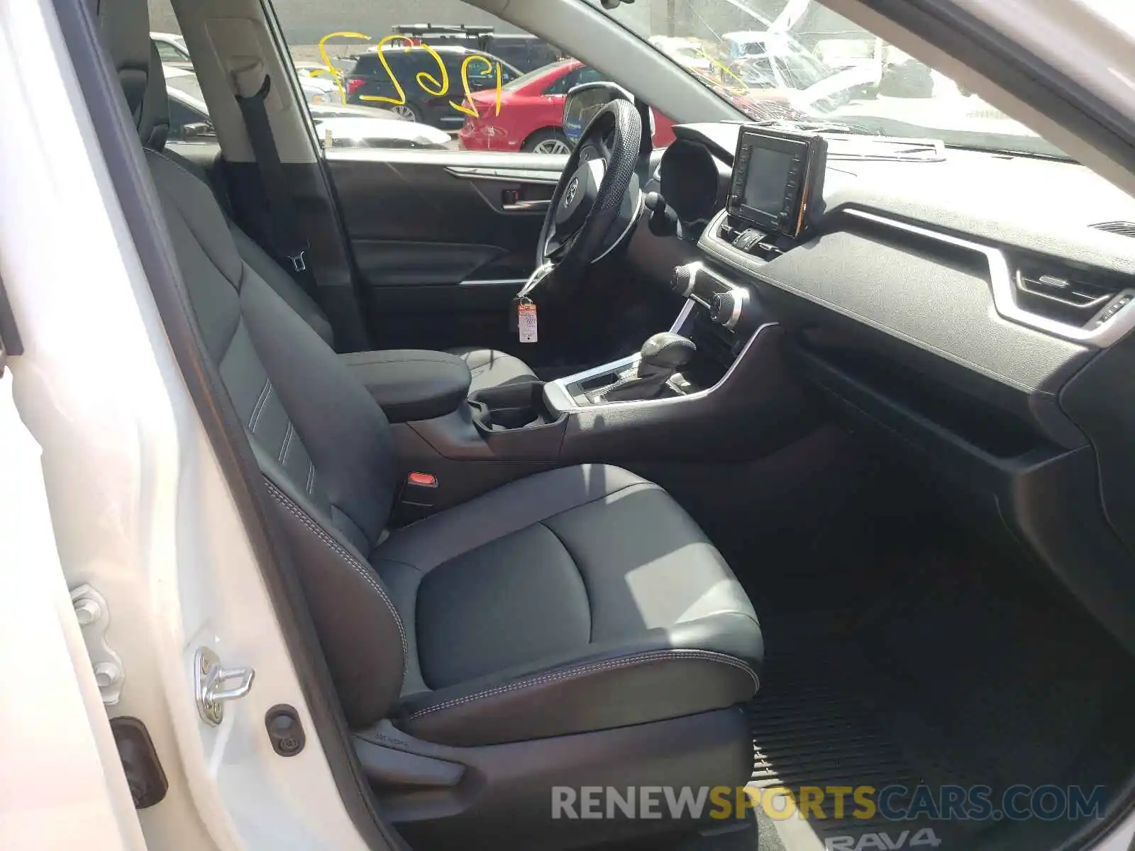 5 Photograph of a damaged car 2T3C1RFVXLW084040 TOYOTA RAV4 2020