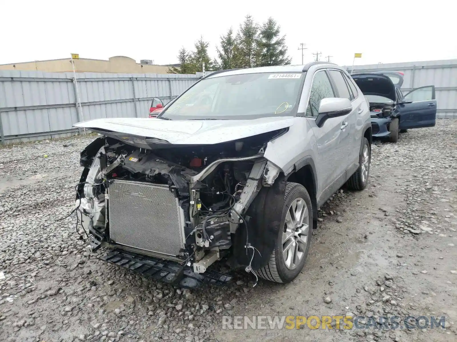 2 Photograph of a damaged car 2T3D1RFV2LW091181 TOYOTA RAV4 2020