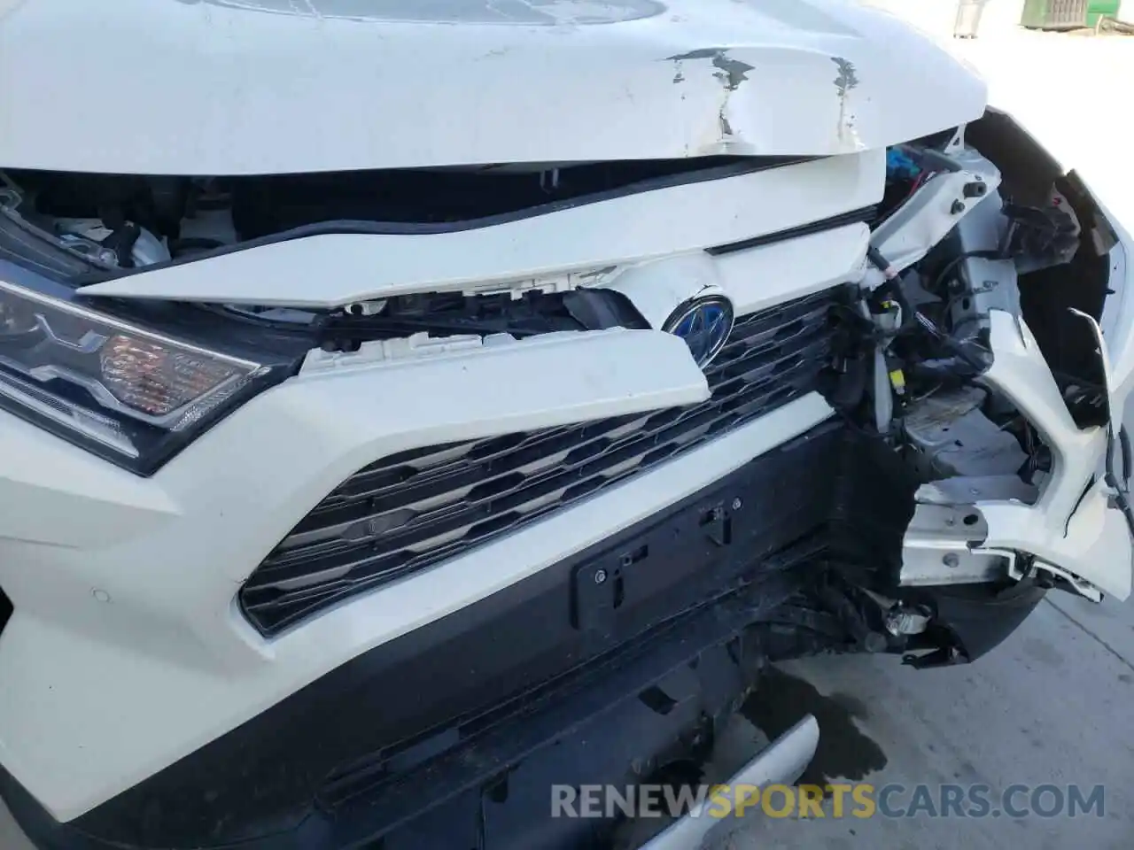 9 Photograph of a damaged car 2T3DWRFV0LW054504 TOYOTA RAV4 2020