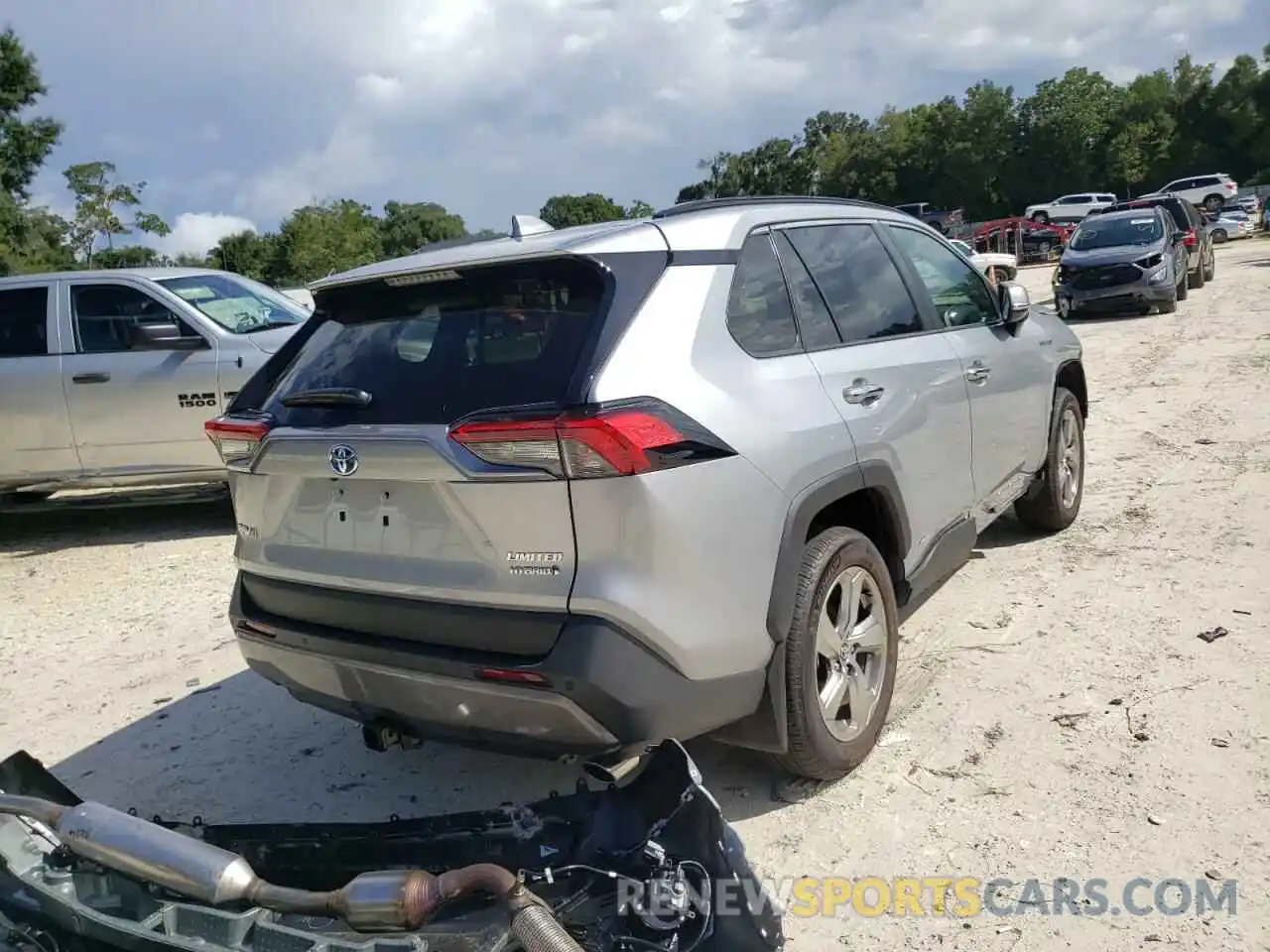 4 Photograph of a damaged car 2T3DWRFV1LW053832 TOYOTA RAV4 2020