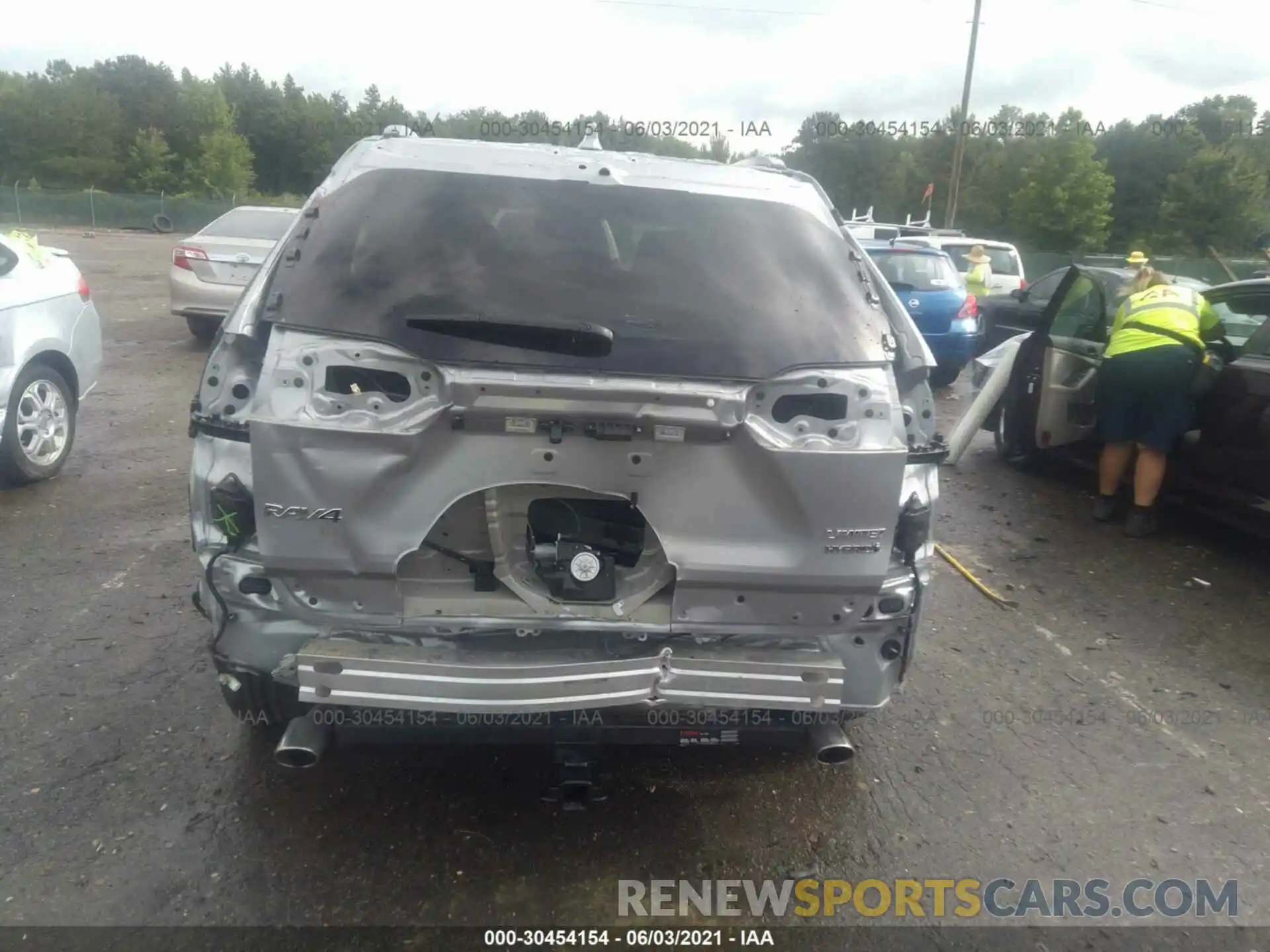 6 Photograph of a damaged car 2T3DWRFV4LW070298 TOYOTA RAV4 2020