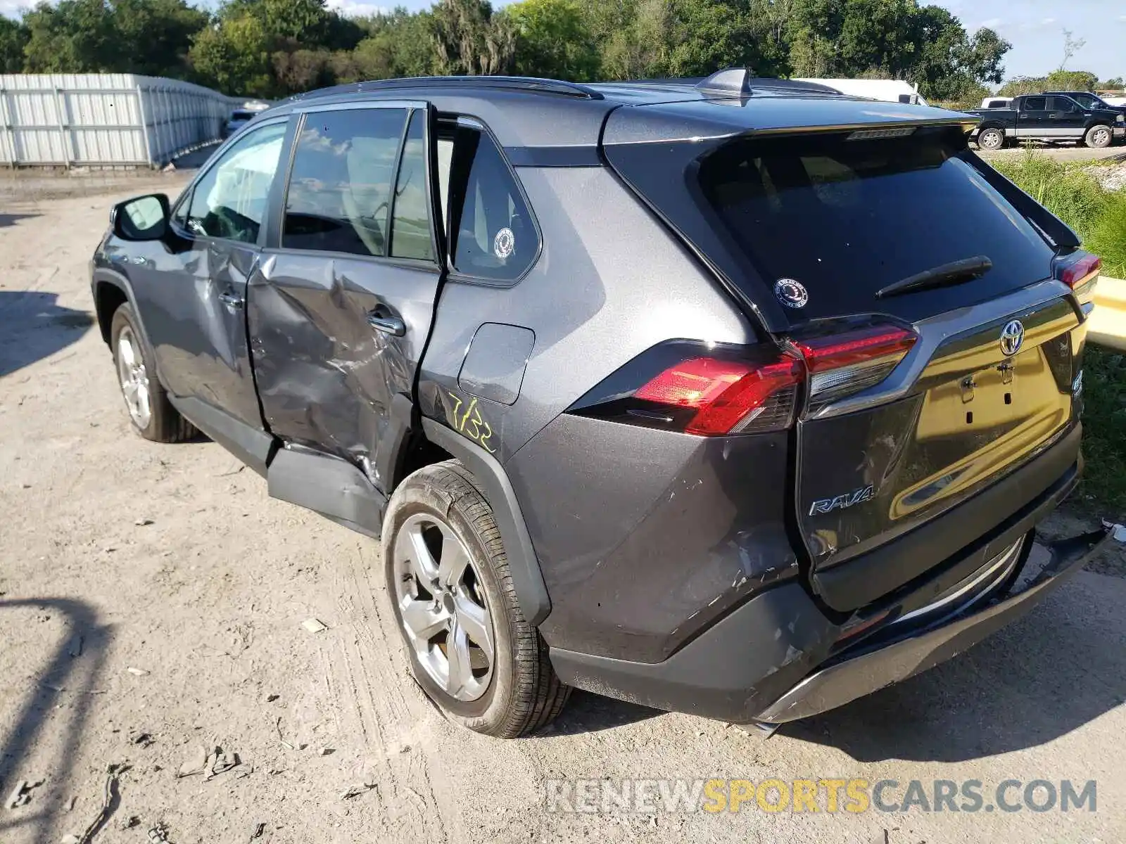 3 Photograph of a damaged car 2T3DWRFV5LW073548 TOYOTA RAV4 2020