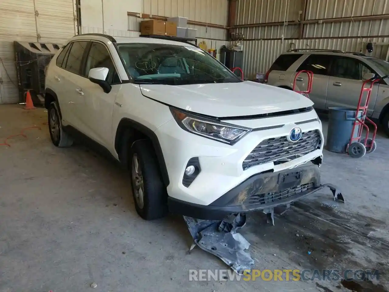 1 Photograph of a damaged car 2T3DWRFV6LW064051 TOYOTA RAV4 2020