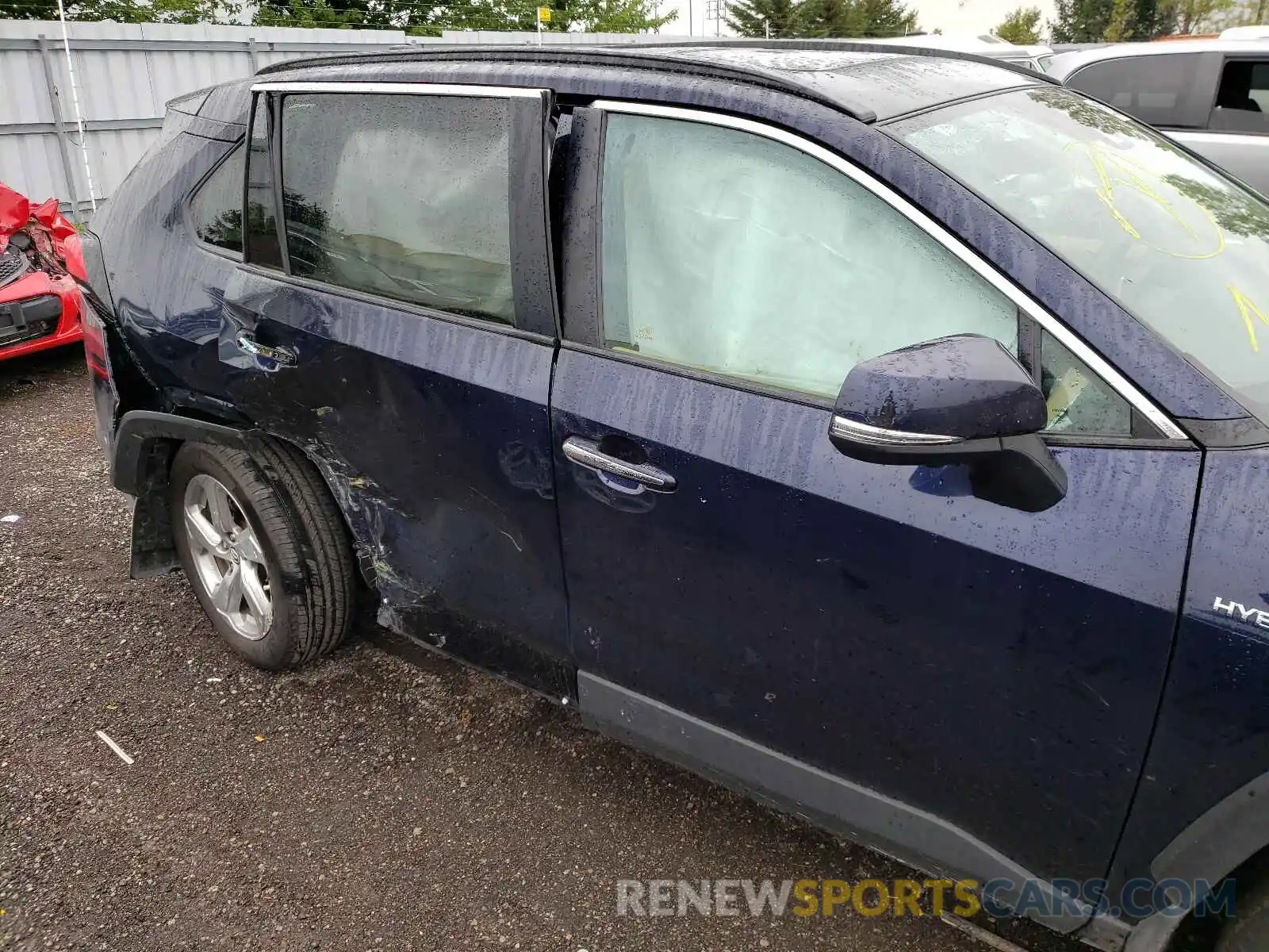 9 Photograph of a damaged car 2T3DWRFV8LW100774 TOYOTA RAV4 2020