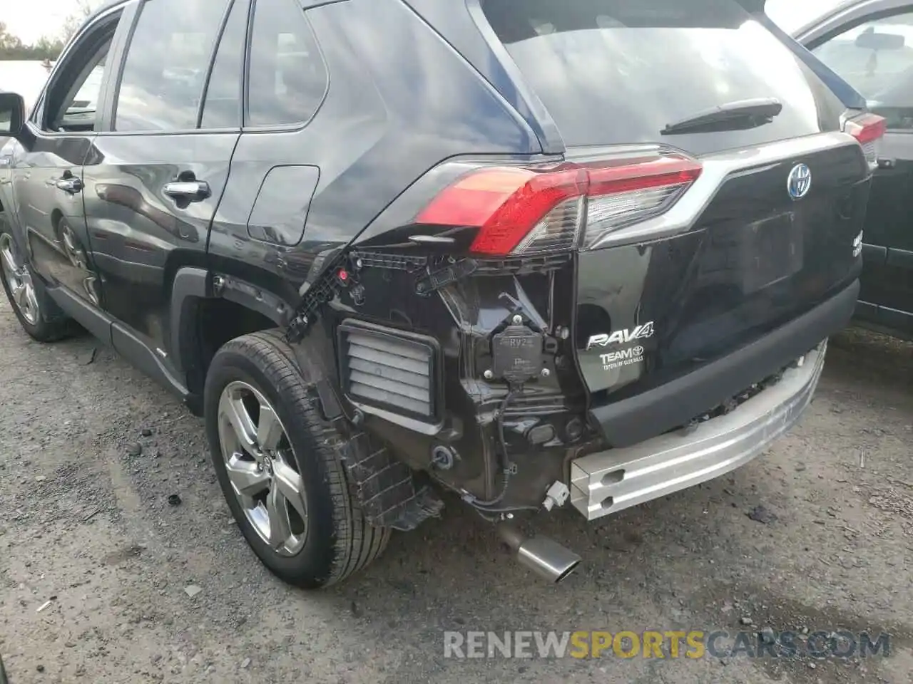 9 Photograph of a damaged car 2T3DWRFV9LW053349 TOYOTA RAV4 2020