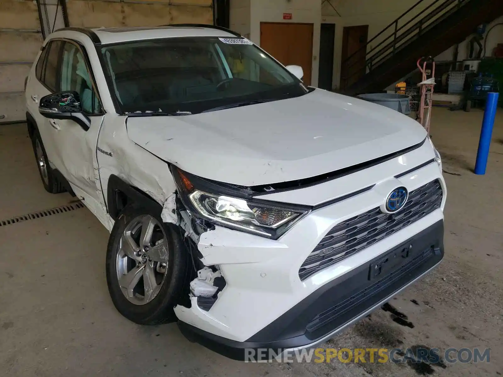 1 Photograph of a damaged car 2T3DWRFVXLW052498 TOYOTA RAV4 2020