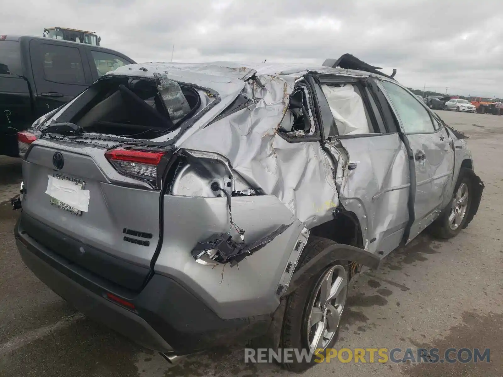 4 Photograph of a damaged car 2T3DWRFVXLW056891 TOYOTA RAV4 2020