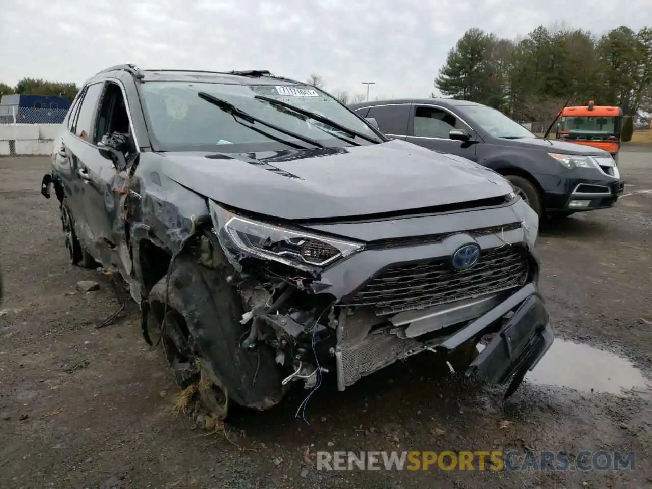 1 Photograph of a damaged car 2T3E6RFV2LW001629 TOYOTA RAV4 2020