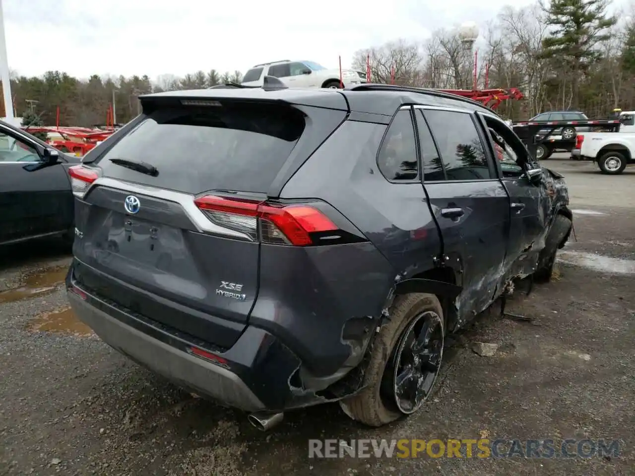 4 Photograph of a damaged car 2T3E6RFV2LW001629 TOYOTA RAV4 2020