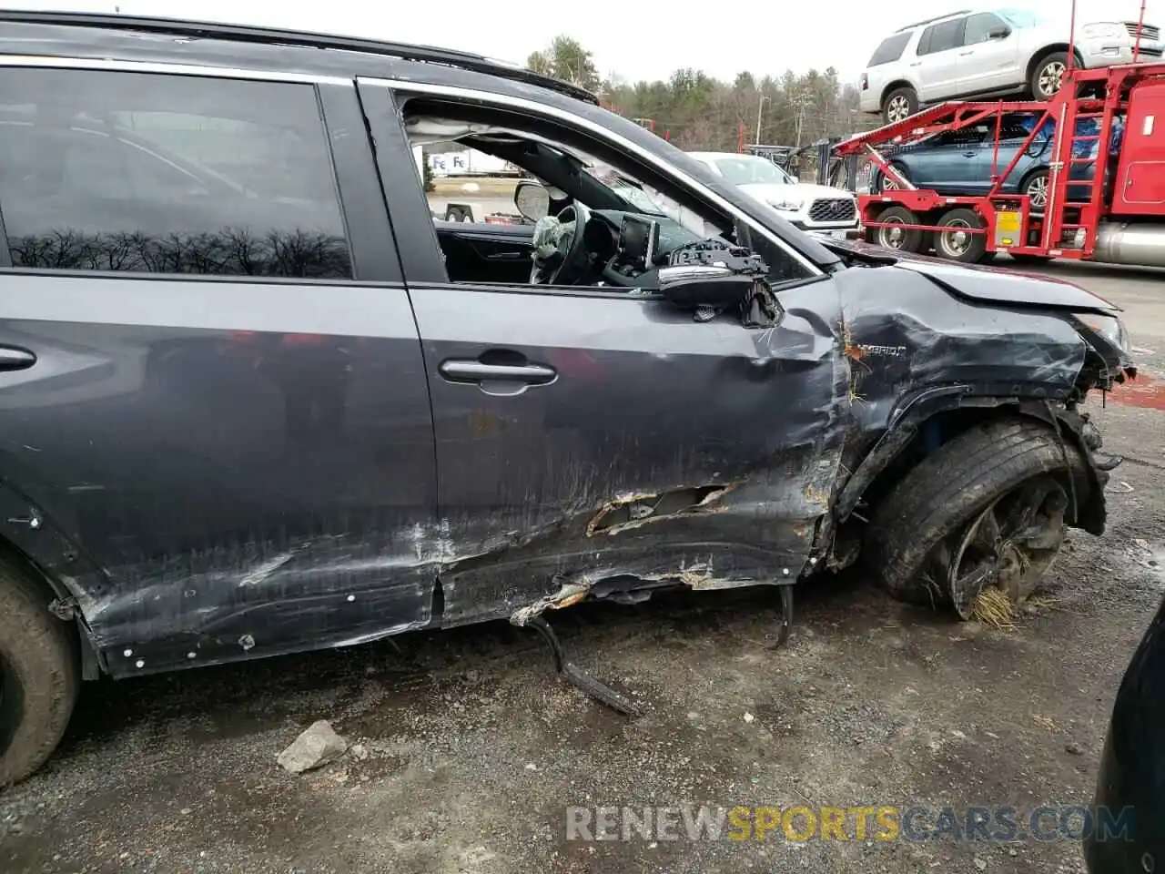 9 Photograph of a damaged car 2T3E6RFV2LW001629 TOYOTA RAV4 2020