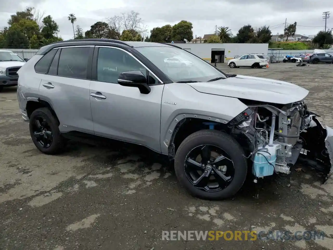 4 Photograph of a damaged car 2T3E6RFV3LW001140 TOYOTA RAV4 2020