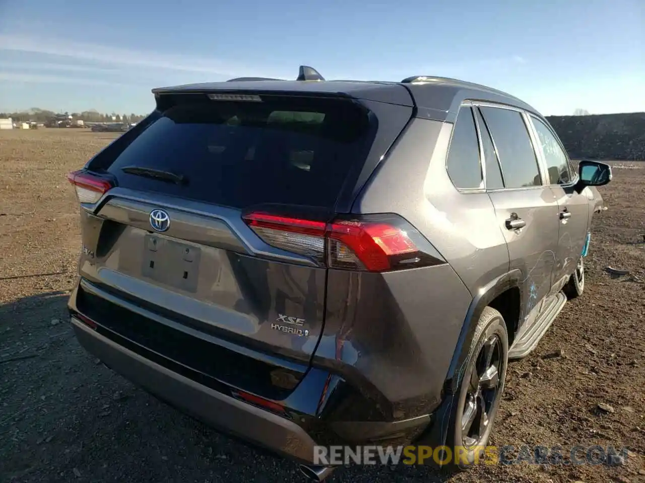 4 Photograph of a damaged car 2T3E6RFV3LW002238 TOYOTA RAV4 2020