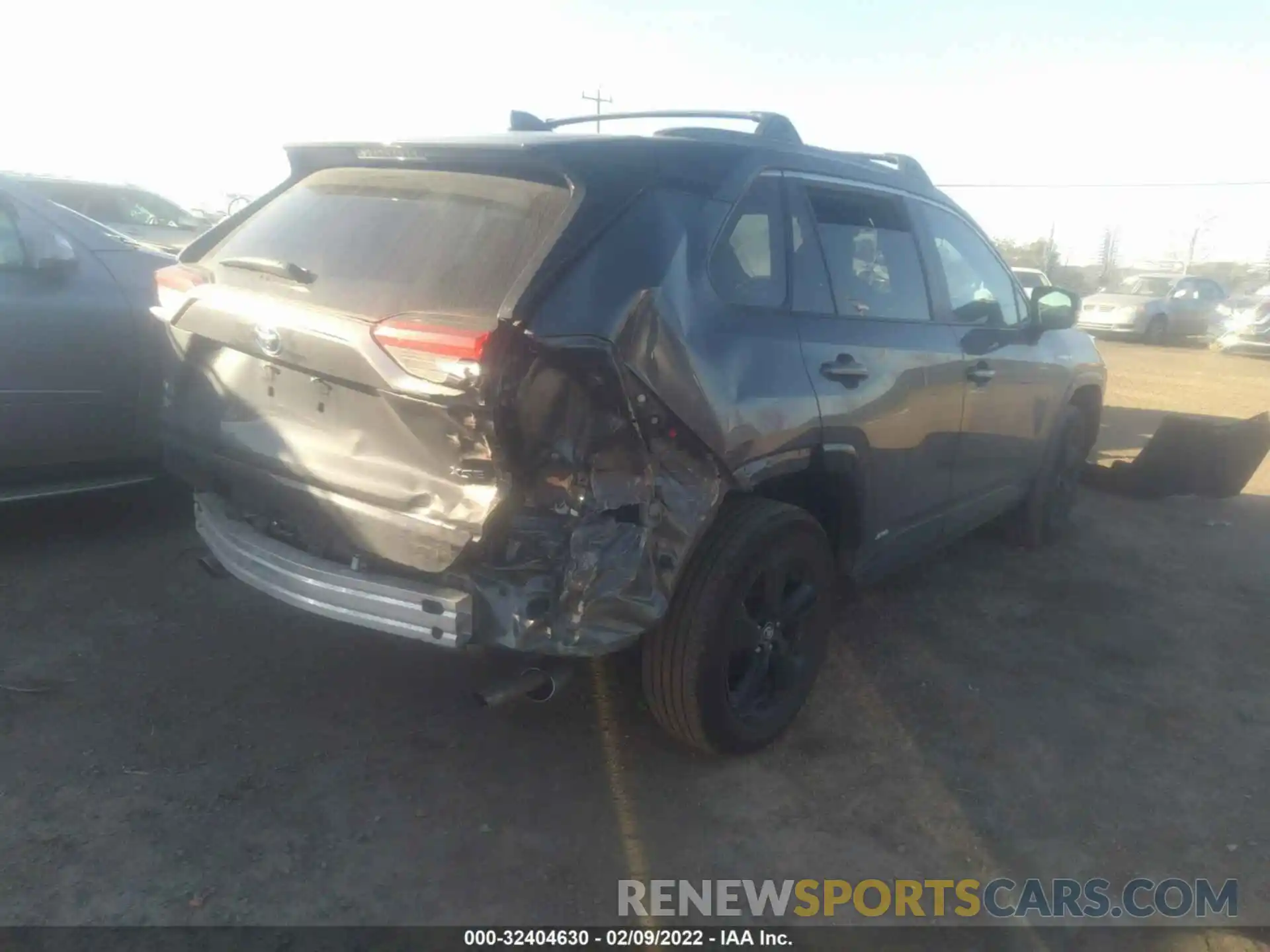 4 Photograph of a damaged car 2T3E6RFV4LW001633 TOYOTA RAV4 2020