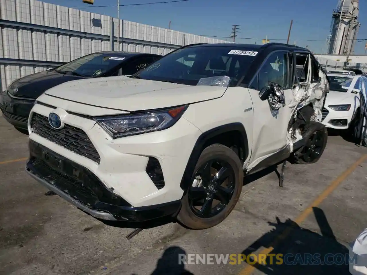 2 Photograph of a damaged car 2T3E6RFV6LW001200 TOYOTA RAV4 2020