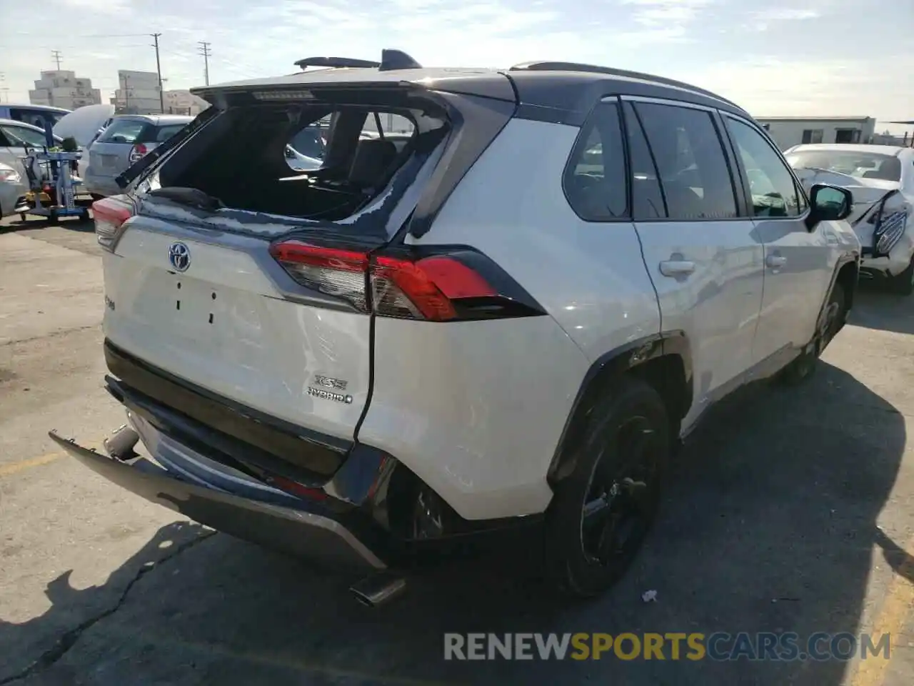 4 Photograph of a damaged car 2T3E6RFV6LW001200 TOYOTA RAV4 2020