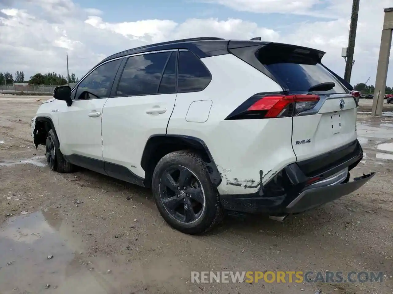 3 Photograph of a damaged car 2T3EWRFV0LW054944 TOYOTA RAV4 2020