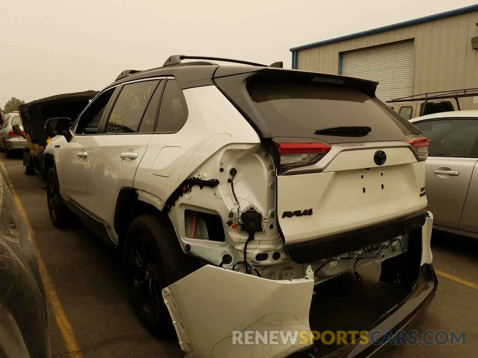 3 Photograph of a damaged car 2T3EWRFV0LW059299 TOYOTA RAV4 2020